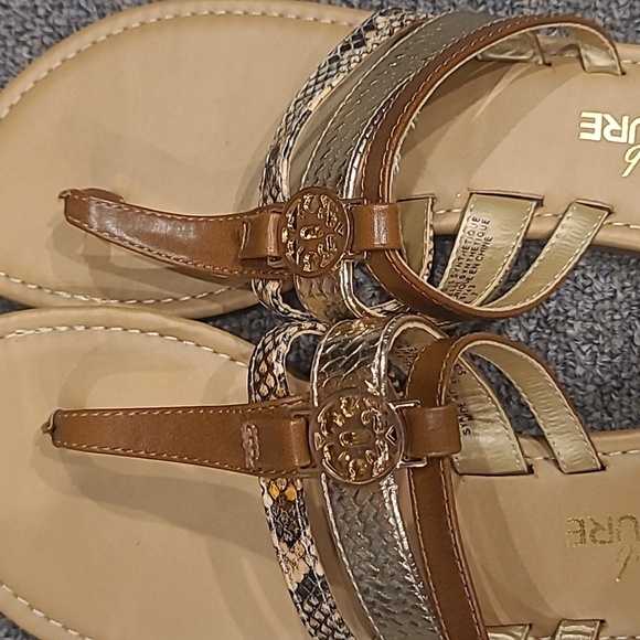 Thong sandals size 7 - Picture 2 of 3